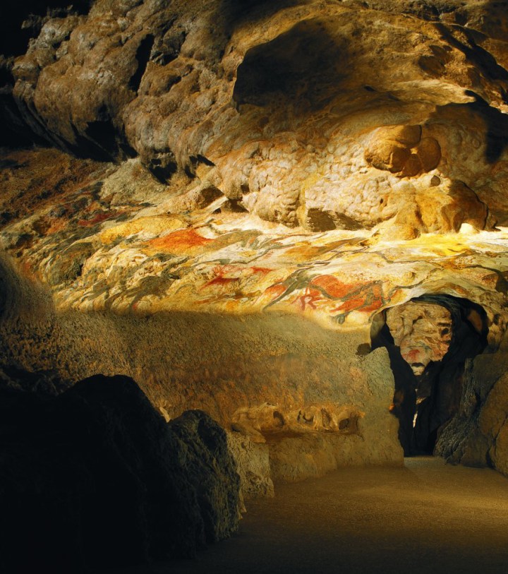 lascaux-iii-la-grotte-de-lascaux-a-ete-fermee-a-la-visite-en-1963-suite-a-de-nombreux-degradations-credit-centre-national-de-la-pre